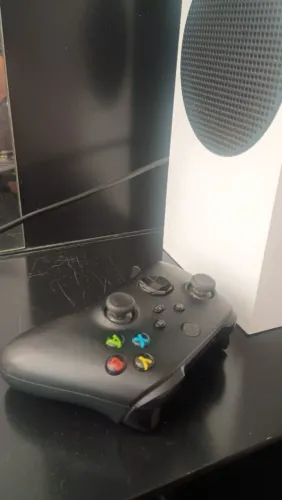 Xbox séries s semi-novo na caixa com dois controles