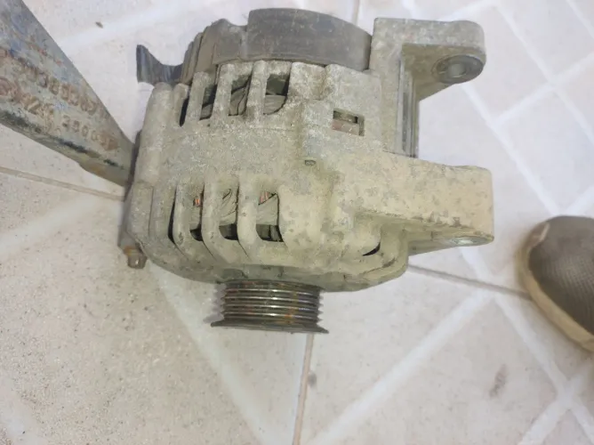 Alternador de 90A do Prisma ou Celta e tenho outras peças disponíveis 