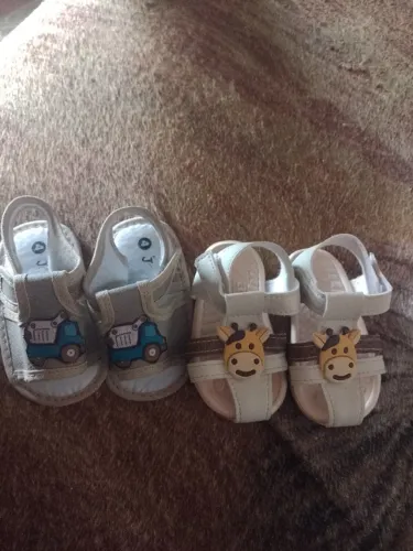 Kit Sandália infantil usada pouquíssimas vezes