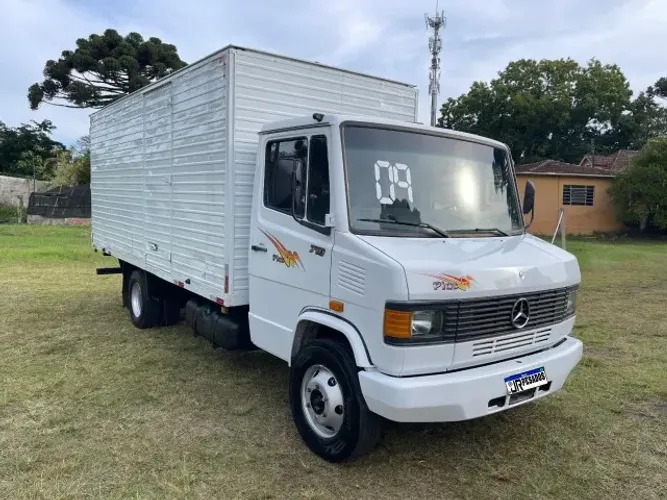 mercedes benz mb 710 plus ano 2009 com bau