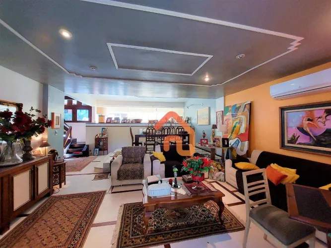 Condomínio - Casa de 4 quartos, 2 suítes, piscina e 4 vagas de garagem à venda, 274 m², po