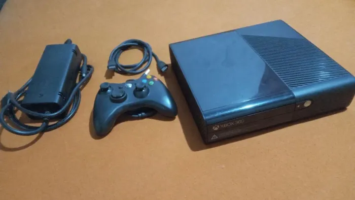 Xbox 360 Super Slim 