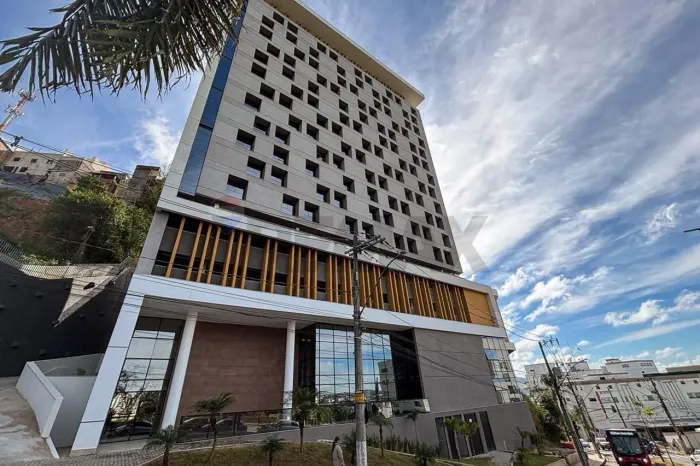 "Studios Federal, ao lado da UFJF, com piscina, planejados, coworking, academia e muito ma