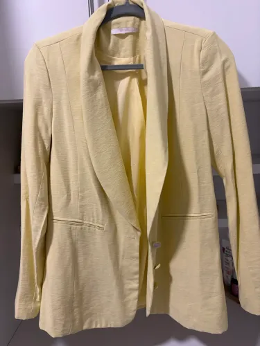 Blazer amarelo manteiga lez a lez