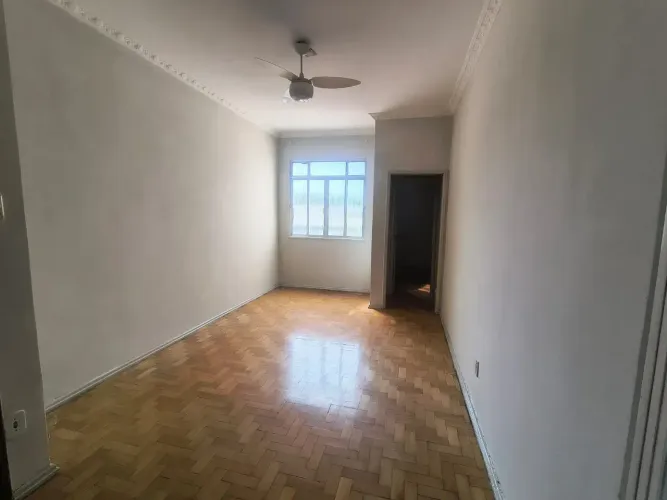 Apartamento amplo de 02 quartos com vaga de garagem no Higienópolis