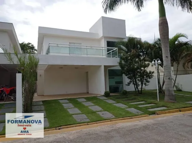 Casa com 3 suítes, piscina e uma fantástica Vista à VENDA na Granja Viana