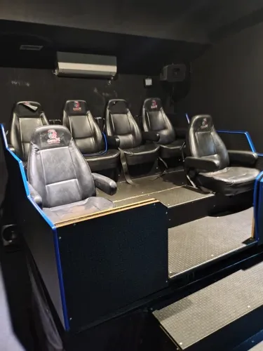 Cinema 7D c/ 6 lugares p/ Buffet Infantil