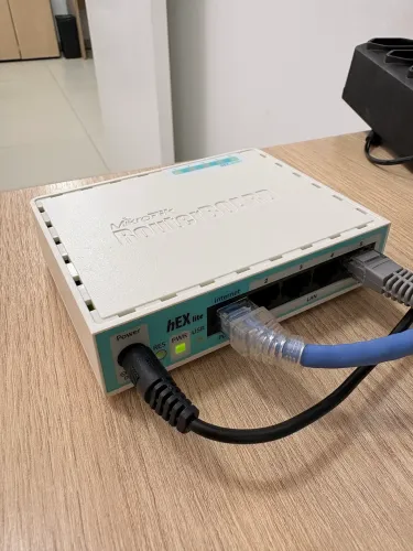 Mikrotik RB750r2