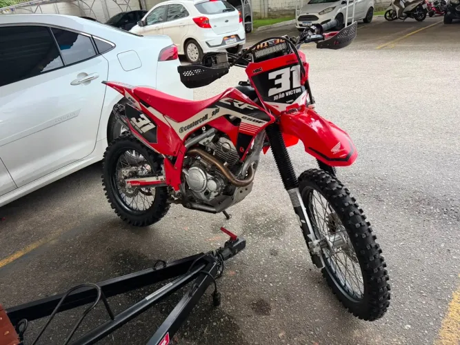 CRF 2025 com motor preparado 