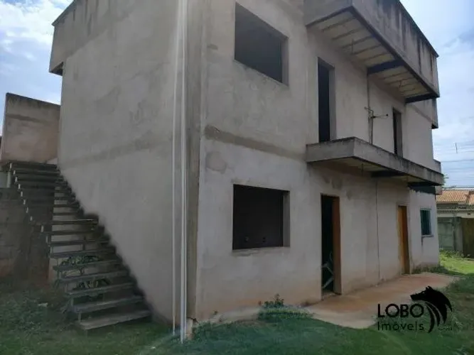 Prédio residencial / comercial 04 apartamentos de 50,00m² cada Bairro São Francisco