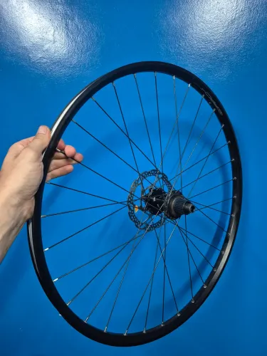 Roda Microspline Muito nova já com fita tublles e discos.