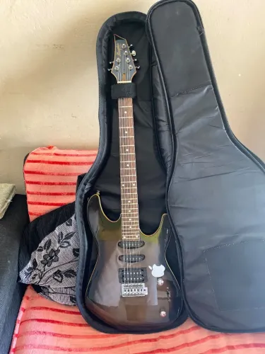 Guitarra tagima/Memphis captadores originais/ valor completo com o case