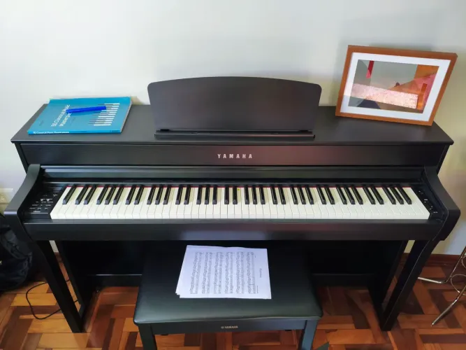 Piano Yamaha Clavinova CLP 735 Preto
