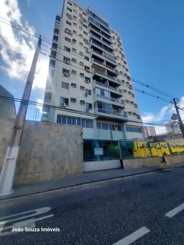 Vendo espaçoso apartamento 113 m2 com 3 quartos 1 suíte na Tv. Benjamim Constant Reduto
