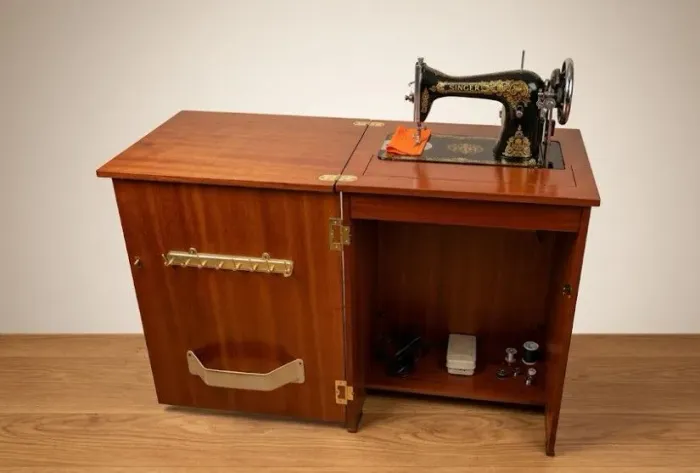 Máquina de Costura Elétrica " Singer "