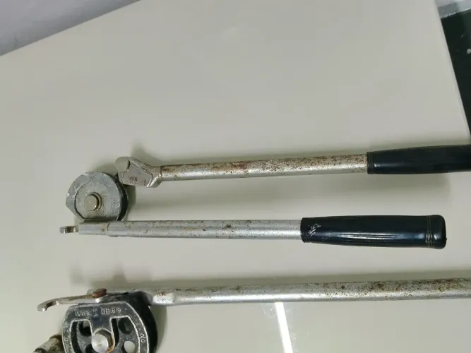  2 Chaves pra fazer curvas em tubos de ar-condicionado 1/4 e 5/8