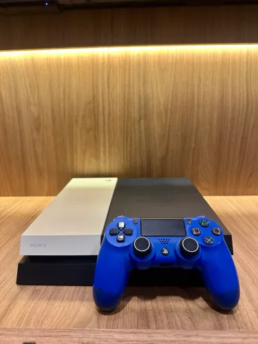 PS4 + Controle + 2 Jogos
