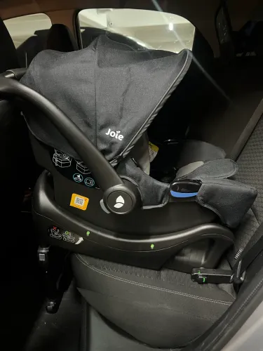 Bebê conforto + base isofix Joie.