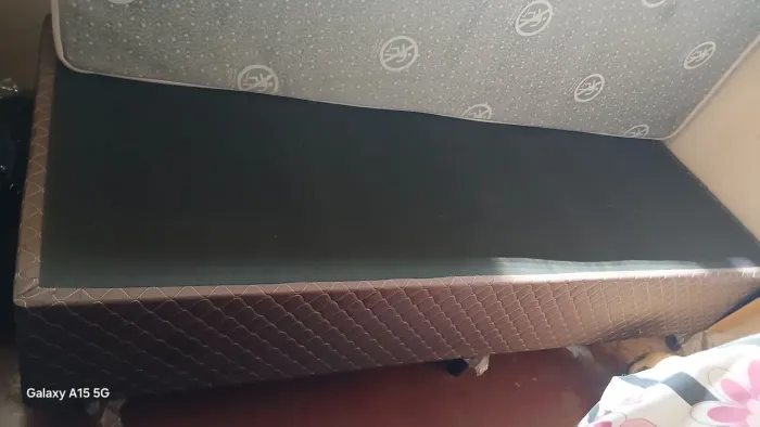 Cama Box e colchão Solteiro semi nova. * zap