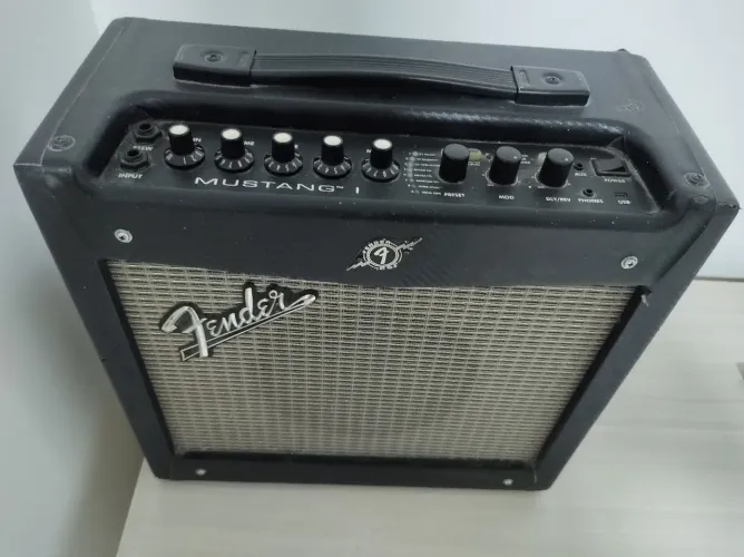Caixa de som Fender para guitarra