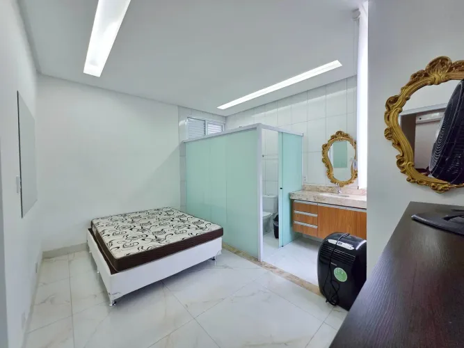 Sobrado Novo no Celina Park com 5 Quartos, 4 Suítes, Piscina e Cinema  333 m²