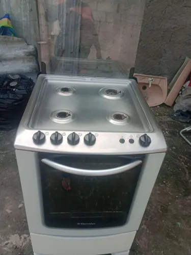 Fogão funcionando tudo.