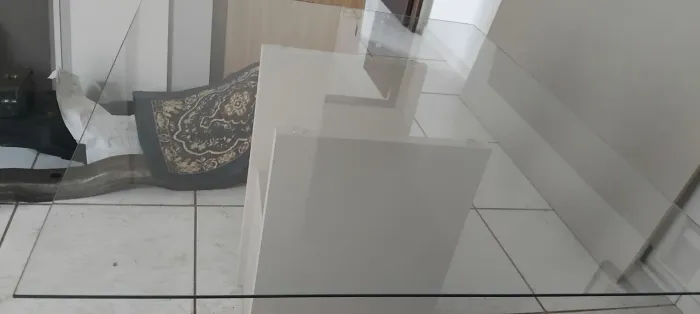 Mesa de jantar medindo 115x96 vídeo 06 milímetro temperado nuca usado