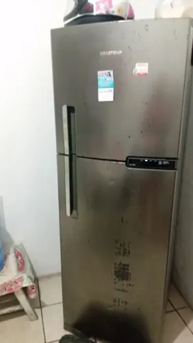 Vende se uma geladeira fros fri gelo seco