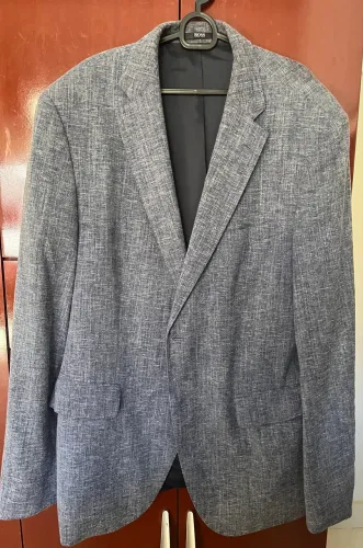 blazer masculino azul da marca BOSS, apresentando um padrão de textura tipo herringbone