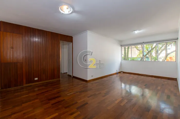 Apartamento à venda na Vila Madalena com 3 quartos, 1 suíte, e 1 vaga de garagem.