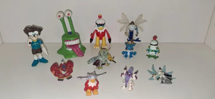 Lote bonecos digimon