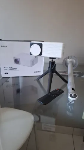 Wi-Fi MINI LED PROJETOR com suporte de mesa e de parede