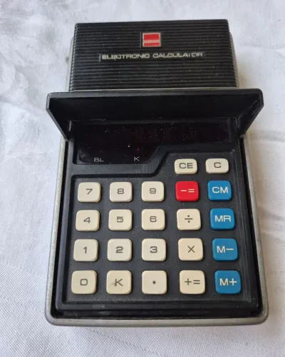 Calculadora Eletrônica Sharp Comemorativa - 100.000ª Produzida em Manaus - Janeiro de 1975