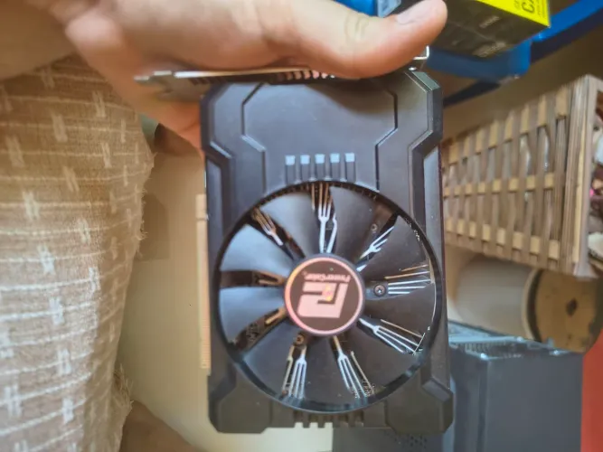 Placa de vídeo rx 550 gddr5 2gb leia o anúncio