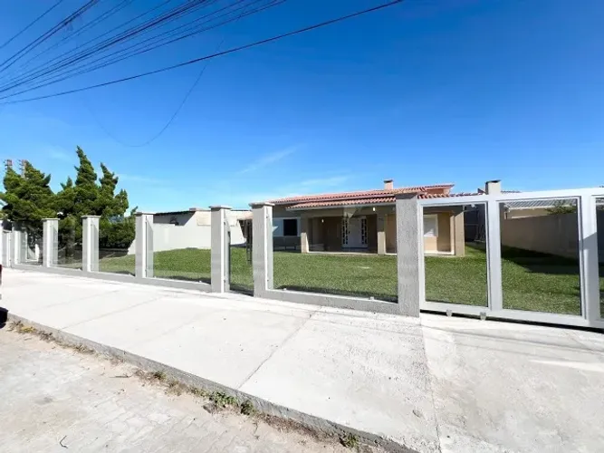 Casa Exclusiva em Noiva do Mar | 4 Dormitórios | 3 Suítes | Piscina | 2 Terrenos