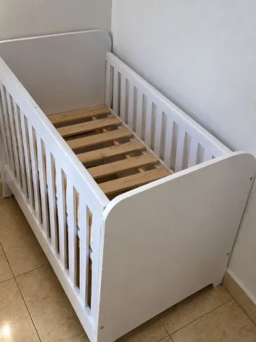Berço que vira cama