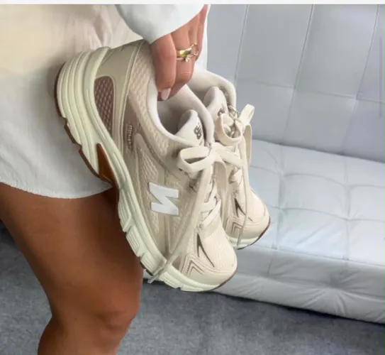 Tênis New Balance Retrô Off/Caramelo - Tendência 