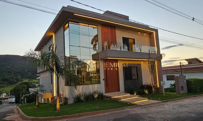 Sobrado com 8 dormitórios à venda, 438 m² por R$ 3.400.000,00 - Escarpas Do Lago - Capitól