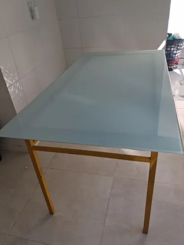 Vendo linda Mesa de vidro
