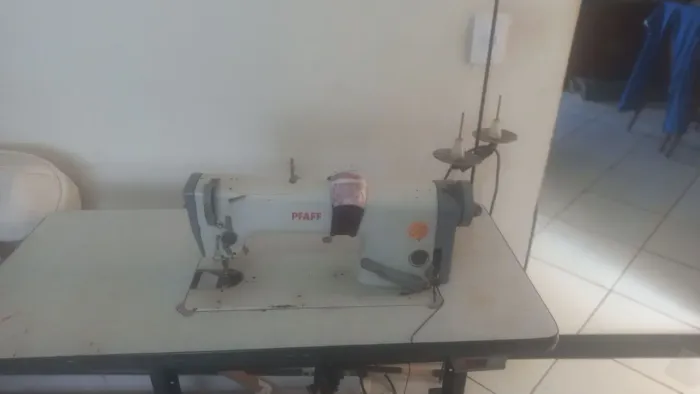 Máquina industrial com defeito mas em bom estado