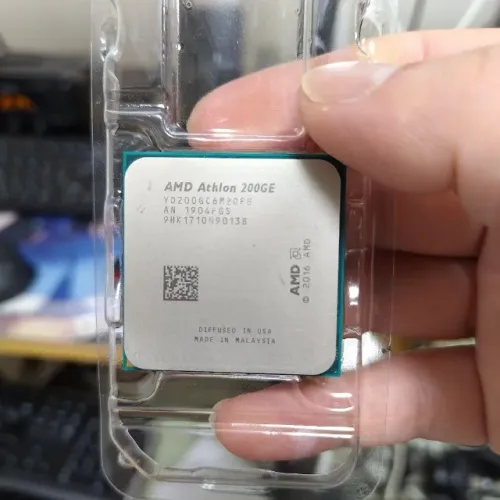 Athlon 200GE 2/4