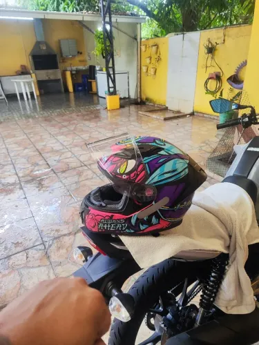 Capacete no precinho