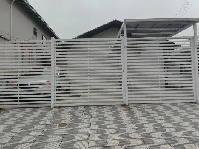 Casa de condomínio próximo ao ponto do motorista