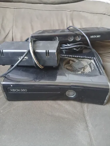 VENDO XBOX 360 BLOQUEADO+KINECT E CONTROLES