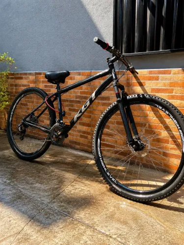 Bicicleta KGT aro 29 - 21 marchas - freios a disco (OTIMO ESTADO)