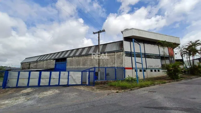 Galpão de 850m² e pátio de 500m² no Jardim Piemonte
