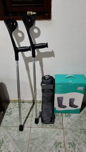 **? OPORTUNIDADE! Bota Ortopédica Robocop Longa + 2 Muletas Canadenses