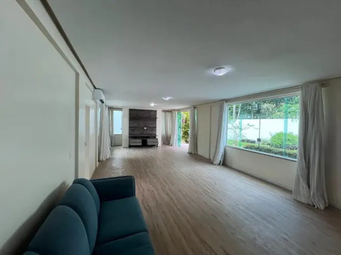 CASA TRIPLEX COM 4 SUÍTES, PISCINA E 4 VAGAS JARDIM ENCONTRO DAS ÁGUAS