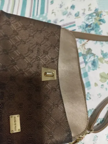 Bolsa feminina super prática e versátil combina com qualquer luk.
