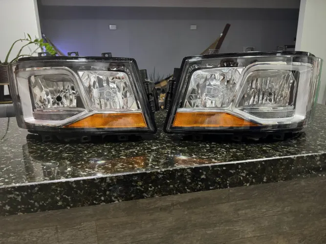 Par de Farol Original Scania